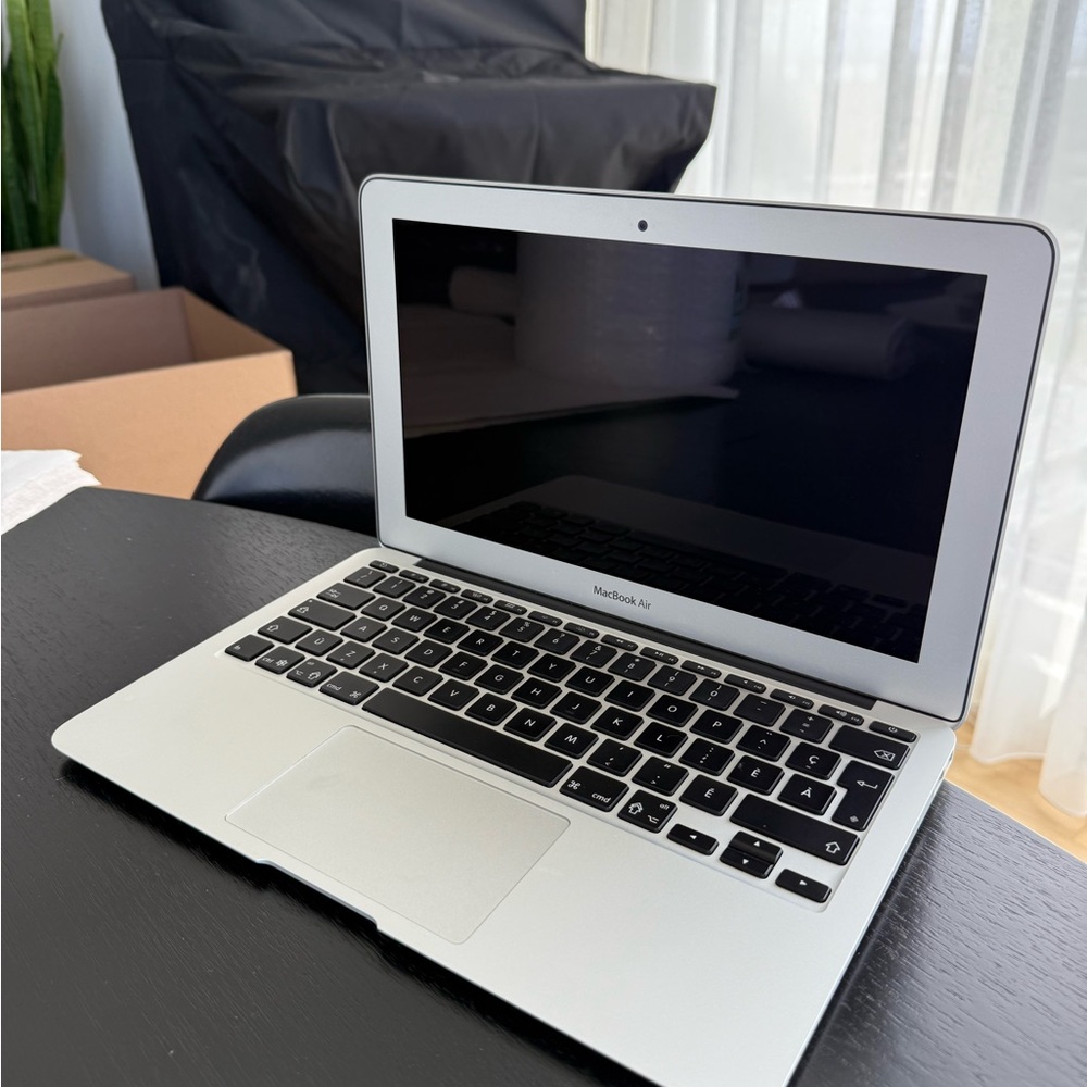 Apple MacBook Air Silver Laptop with Sleek Design